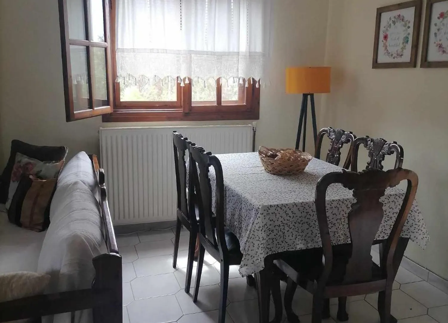 Afroditi'S House 니키티 그리스